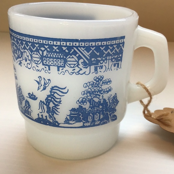 Vintage FireKing mug Blue Willow Anchor Hocking D handle made in USA stacking - Picture 2 of 7